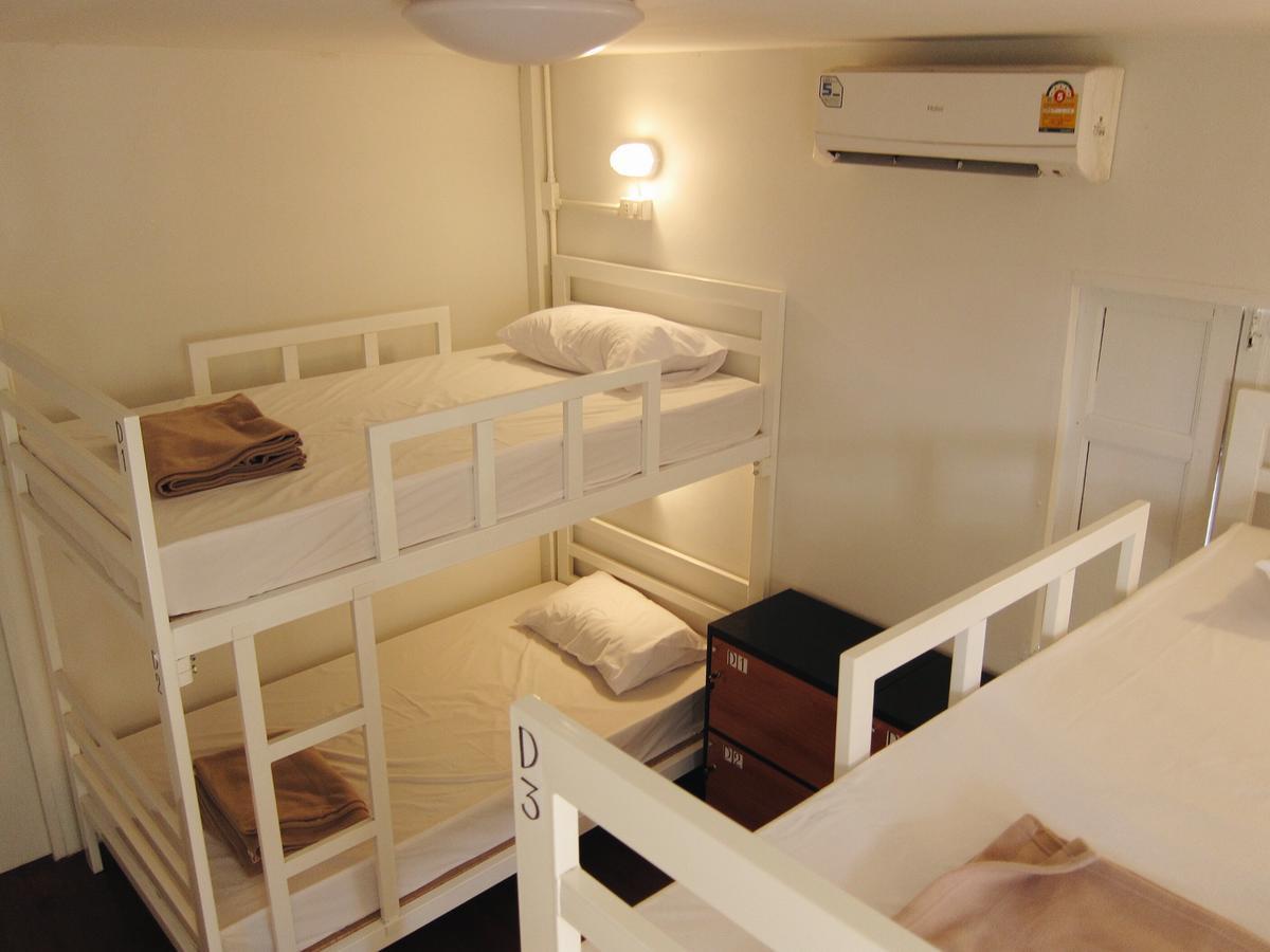 Хостел Baan Nai Trok Бангкок Экстерьер фото